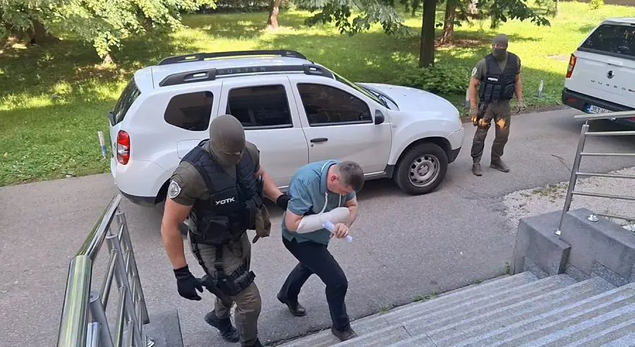 ПАЛА ЕКИПА КОЈА ЈЕ „СРЕЂИВАЛА“ ВОЗАЧКЕ ИСПИТЕ: Добојлије иду иза решетака (ВИДЕО)