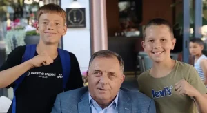 „ZA NJIH SE VRIJEDI BORITI“: Dodik se družio sa najmlađima u Bijeljini (FOTO)