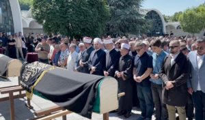 „БИО ЈЕ РИЈЕТКА ДУША“: У Сарајеву сахрањен чувени спортски коментатор Един Авдић