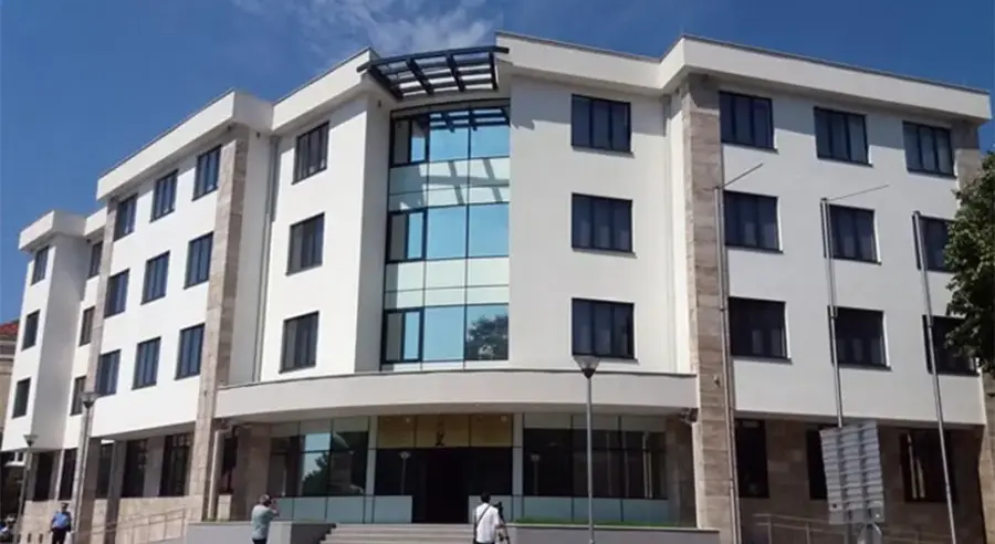 POKUŠAO UBITI BRATA OD PJEVAČICE: Osuđen na tri godine zatvora!