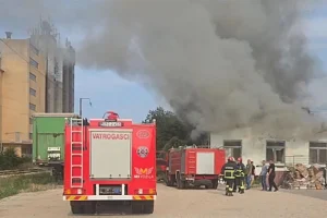 BUKTINJA U MODRIČI: Izbio požar kod benzinske pumpe (VIDEO)