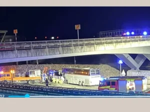 TEŠKA SAOBRAĆAJNA NESREĆA U NJEMAČKOJ: Autobus iz BiH udario u službeno vozilo (VIDEO)