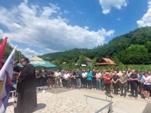 УБИЈЕНО 24 СРПСКА ЦИВИЛА И ВОЈНИКА: Служен парастос и положени вијенци у селу Крњићи