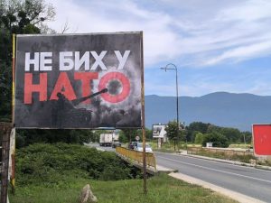 „НЕ БиХ У НАТО“: На више локација у Источном Сарајеву постављени плакати са јасном поруком