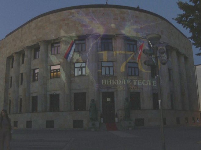 POVODOM 170 GODINA OD ROĐENJA VELIKOG SRPSKOG NAUČNIKA: Palata Republike Srpske večeras osvijetljena likom Nikole Tesle