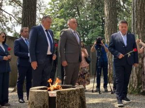 KOZARA JE SIMBOL SVIH SRPSKIH STRADANJA: Dodik na Mrakovici poručuje da ne smijemo zaboraviti prošlost našeg naroda (VIDEO)