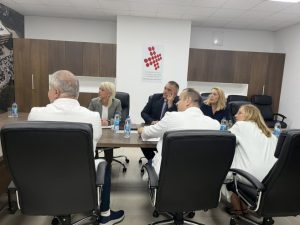 MINIĆ POSJETIO UKC: Biće završeno više od 1.000 novih parking mjesta