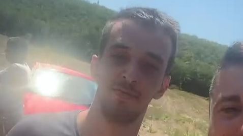„UHVATIO SAM GA I NIJE MOGAO IZAĆI“: Ovo je muškarac koji je savladao vandala iz Međugorja (VIDEO)