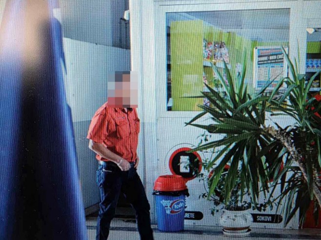 DOGOVORIO SASTANAK SA DJEVOJČICOM OD 14 GODINA: Tuzlak osumnjičen za pornografiju predat u Tužilaštvo u Bijeljini