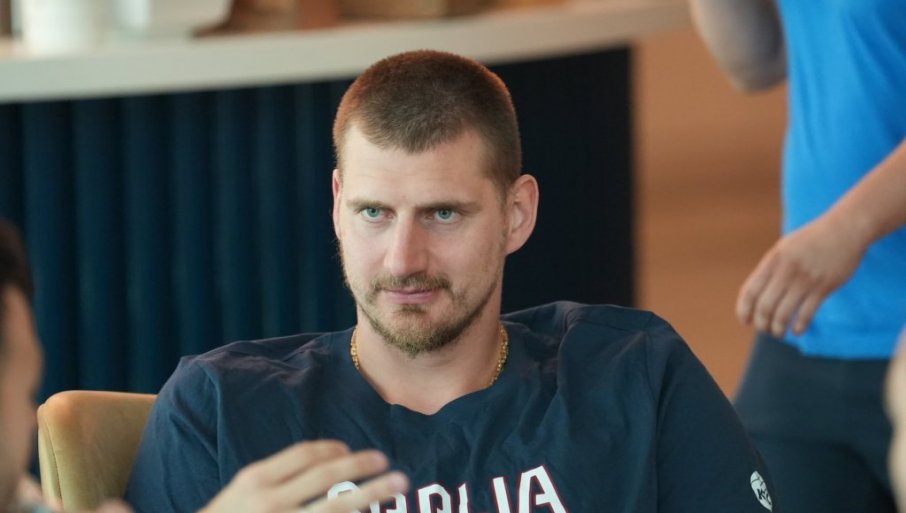 „ОВДЈЕ САМ ПРОТИВ ЗВЕЗДЕ ПРОМАШИО ШУТ ЗА ПОБЈЕДУ“: Јокић стао пред новинаре, па одушевио Србију