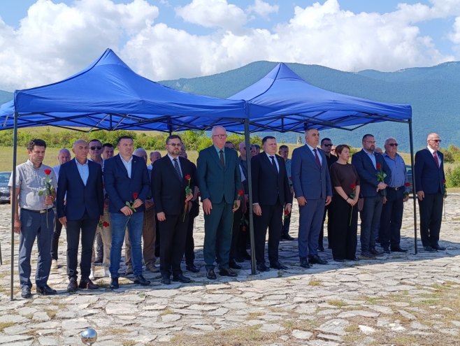 85 GODINA OD STRADANJA SRBA U GARAVICAMA: Zvaničnici položili vijence i odali počast žrtvama ustaškog pokolja (FOTO)