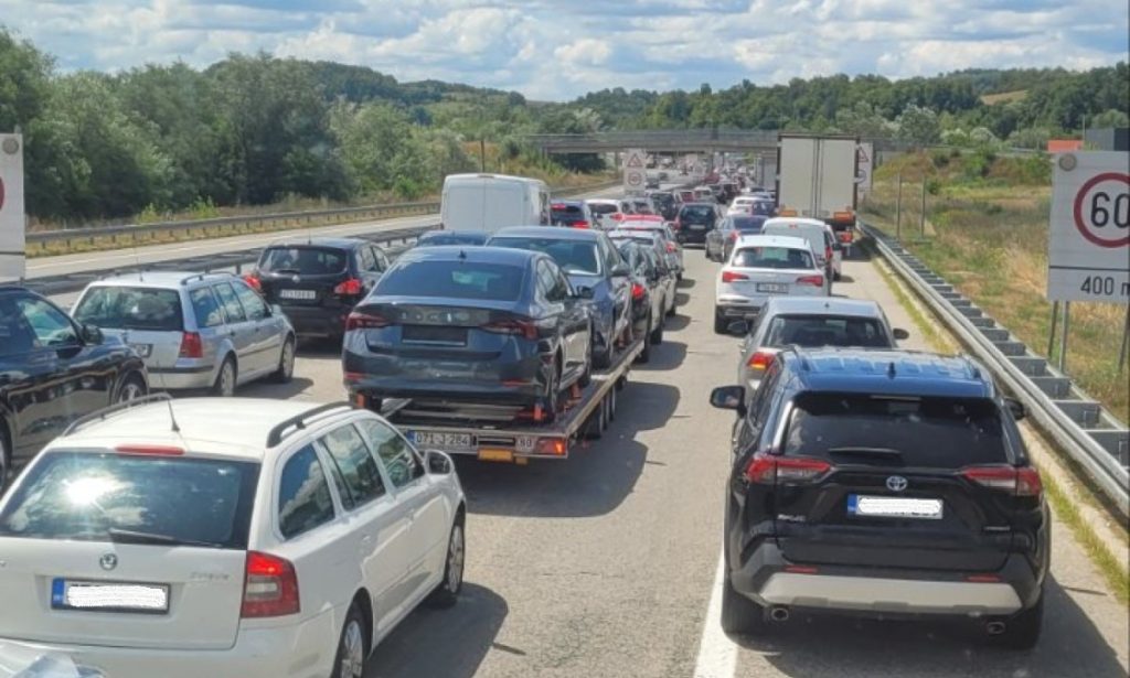 NE KREĆITE NA PUT BEZ PRIJEKE POTREBE: Ogromne gužve na ulazu u Banjaluku