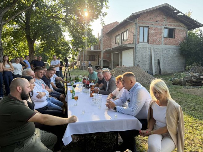 MINIĆ POSJETIO PORODICU SA ŠESTORO DJECE: Za njihov novi dom izdvojeno 130.000 KM