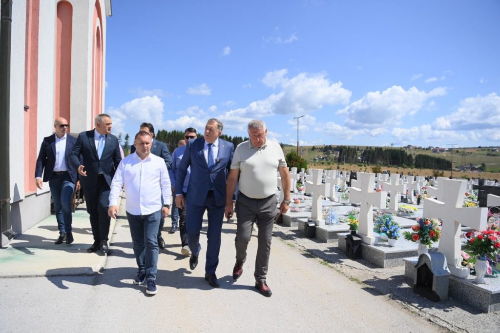DODIK: Svaki bijeli krst na Novom Zejtinliku podsjeća da Srpska nije nastala slučajno