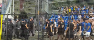 UMALO ESKALACIJA: Navijači Levskog divljali i pokušali da probiju zaštitnu ogradu (VIDEO)