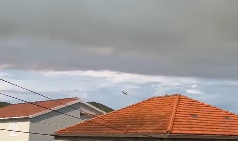 BORBA SA VATRENOM STIHIJOM: Dva velika požara spojena u jedan, sve snage na terenu