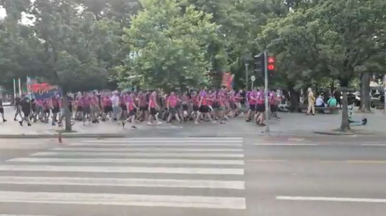 BANJALUKA GORI PRED SPEKTAKL: “Lešinari” stižu na stadion (VIDEO)