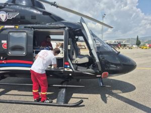 DJEČAK (16) IZ BANJALUKE PREBAČEN NA LIJEČENJE U BEOGRAD: Uspješno realizovan medicinski transport Uprave za vazduhoplovstvo Srpske