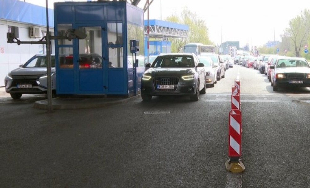 KOLONE I DUGA ČEKANJA: Gužve na graničnim prelazima u BiH
