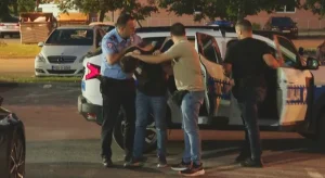 PLATILI MU DA BACI BOMBU? Osumnjičeni za bombaški napad u Kotor Varošu sproveden na Tunjice