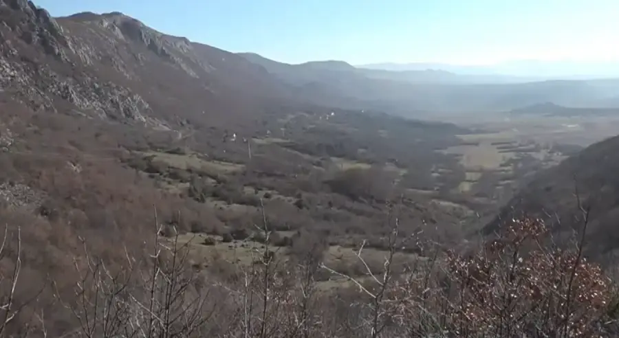 ХЕРЦЕГОВАЧКО СЕЛО СКОРО ИЗУМРЛО: Некада је ту живјело 3.000 људи, а данас се свело на само једног човјека