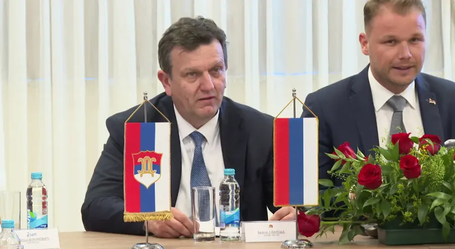 ЈОШ НИЈЕ ПОЗНАТ ЗАЈЕДНИЧКИ КАНДИДАТ ЗА ПРЕДСЈЕДНИКА СРПСКЕ: Опозиција у више колона иде на изборе?