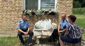 HUMANOST NA DJELU: Policajci iz Gradiške pomogli samohranoj majci troje djece