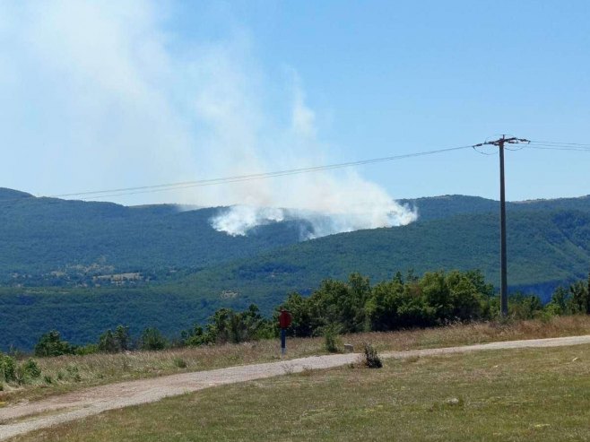 GORI MINSKO POLJE, GAŠENJE OTEŽANO: U drvarskom selu Kamenica požar bukti već četiri dana