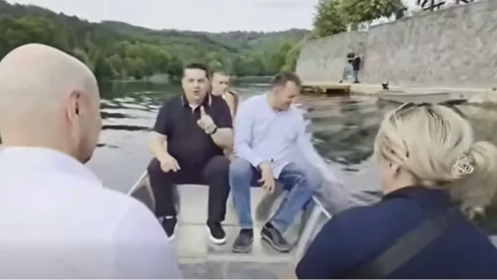 „SVAKOM RIJEKOM PLOVI JEDNA MALA BARKA“: Stevandić zapjevao na Uni (VIDEO)