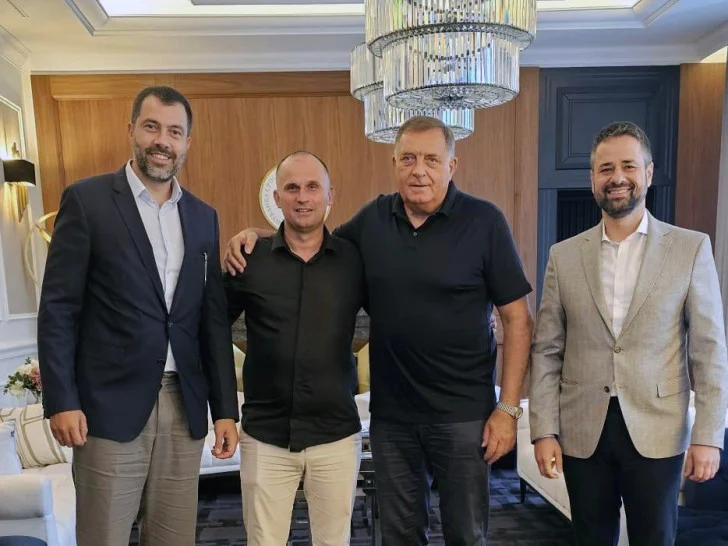 „NAŠA OBAVEZA JE RADITI U INETERESU LJUDI“: Načelnik Čajniča pristupio SNSD-u