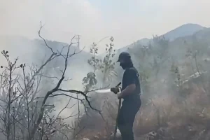 HEROJ IZ TREBINJA: Coka sa osmijehom ide pravo u vatru (VIDEO)