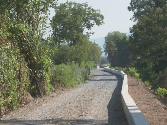POPLAVE U TUKOVIMA IDU U PROŠLOST: U prijedorskom naselju uz obalu Sane izgrađen parapetni zid