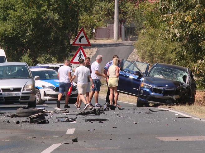 SAOBRAĆAJA NESREĆA U ZELENOM VIRU: Saobraćaj obustavljen (FOTO)