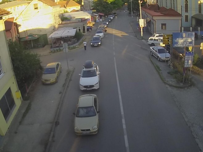 NAORUŽAJTE SE STRPLJENJEM: Duge kolone vozila na izlazu iz BiH