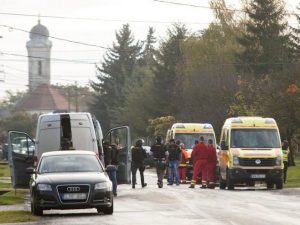 DVANAEST POGINULIH: Teška nesreća u Mađarskoj – poljski autobus sletio sa puta