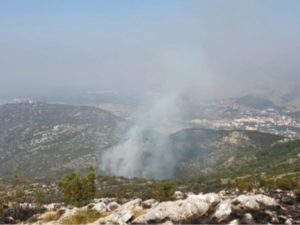 VATROGASCI I HELIKOPTER NA TERENU: Požar kod Trebinja „progutao“ 86 kvadratnih kilometara