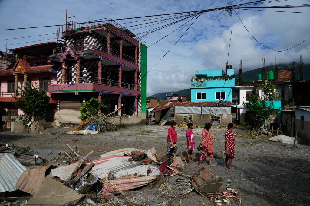 NEPAL BROJI ŽRTVE KATASTROFALNIH POPLAVA: Stradalo 1.344 ljudi, gotovo 5.000 nestalo