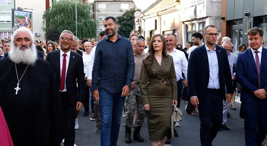 BIJELJINA SLAVI SVETOG PANTELEJMONA: Dodik, Ostojić i Savić sa građanima u svečanoj litiji