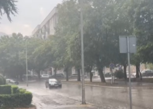 PALA KIŠA U TREBINJU: Nakon suše i požara, stiglo osvježenje (VIDEO)
