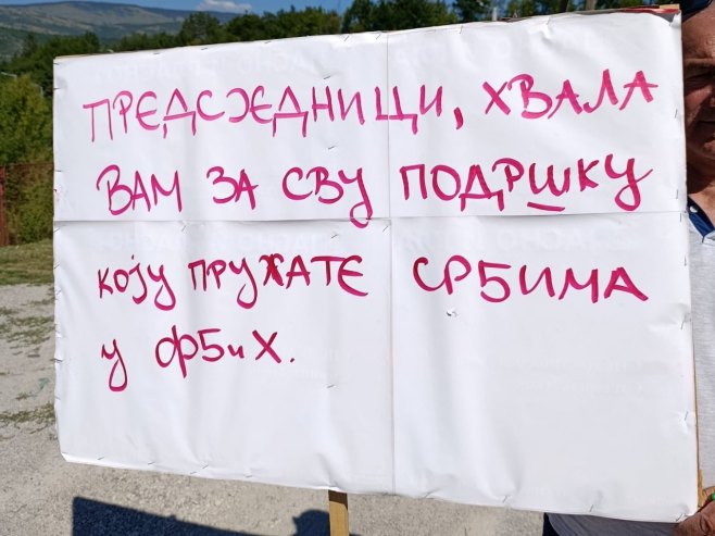 „HVALA ZA SVU PODRŠKU KOJU PRUŽATE SRBIMA U FBiH“: Poruke dobrodošlice Dodiku i Vučiću u Drvar (FOTO)