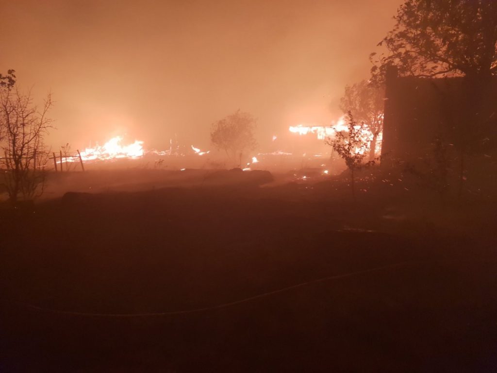 OPASNOST ZA DOMAĆINSTVA: Lavovska bitka sa požarima širom Hercegovine
