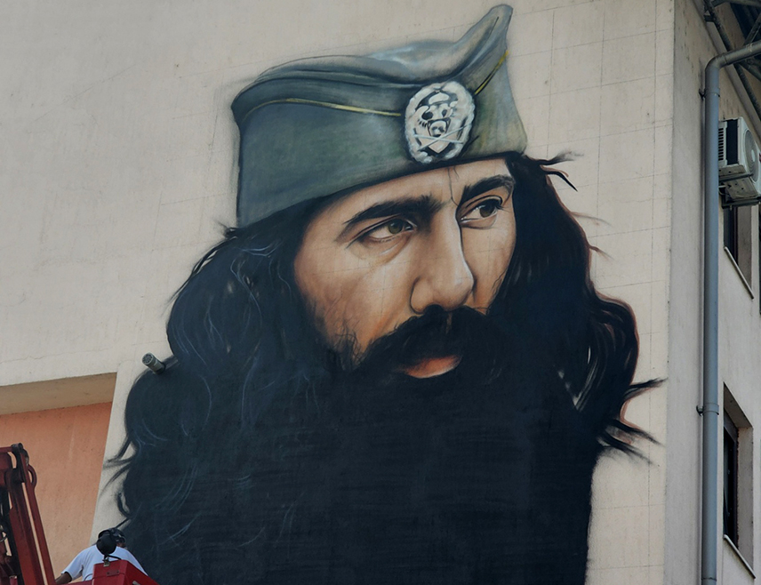 SRPSKA NE ZABORAVLJA SVOJE HEROJE: Oslikan mural vojvode Slavka Aleksića u Istočnom Novom Sarajevu