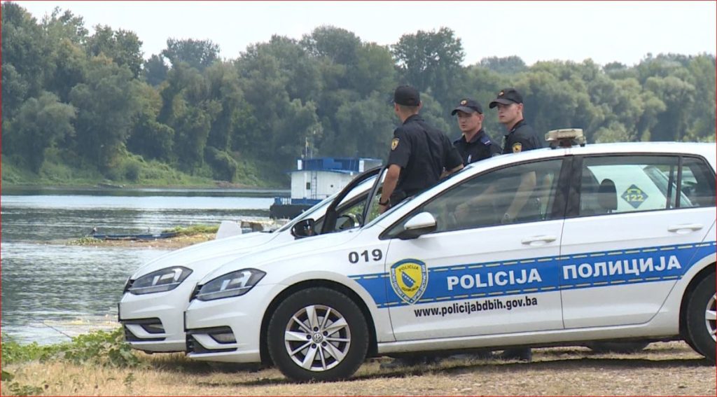JEZIVI PRIZORI U BRČKOM: Pronađene kosti na dnu Save, asociraju na ljudske (FOTO)