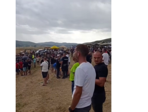POČELE BORBE BIKOVA: Pogledajte kakva je atmosfera na Kočićevom zboru