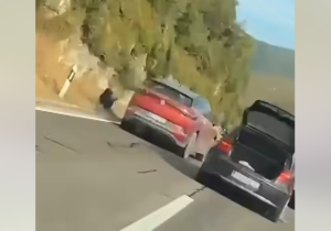 ZA DLAKU IZBJEGNUTA TRAGEDIJA: Nevjerovatna scena zabilježena u Hrvatskoj (VIDEO)