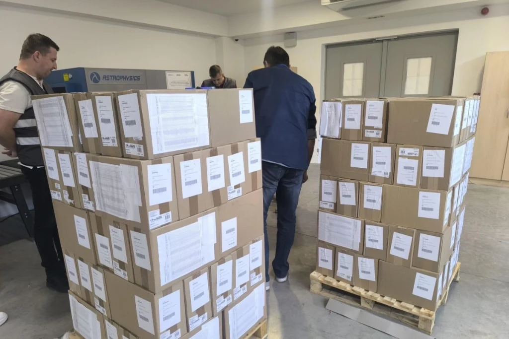 PRAVO GLASA U DIJASPORI IMA VIŠE OD 48.000 LJUDI: Počela distribucija glasačkih listića u zemlje izvan BiH