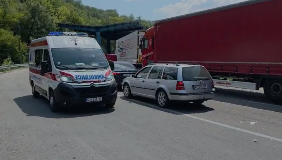 KURTIJEVA POLICIJA BRUTALNO PRETUKLA SRBINA NA KiM: Zbog teških povreda hitno ga transportuju u Beograd (FOTO)