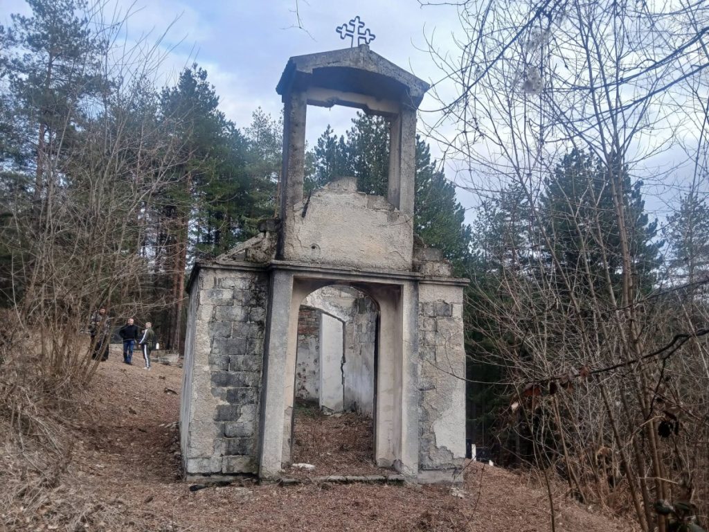 СПАЛИЛИ ГА МУЏАХЕДИНИ: Послије више од 30 година почиње обнова храма у Карачићима код Завидовића (ФОТО)