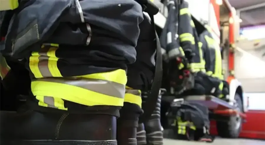 PLINSKE BOCE LETJELE PO DVORIŠTU: Izbio požar u skladištu klima-uređaja
