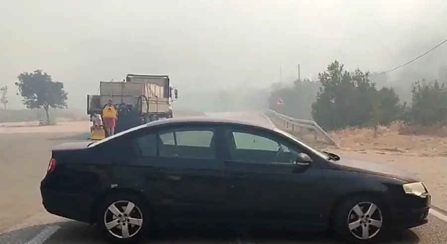 VATRA I DALJE PRIJETI: U prekidu saobraćaj prema Trebinju